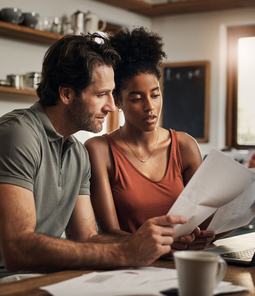 Discover how Canadian insurers determine home insurance premiums, including location, claims history, property features, and coverage levels.