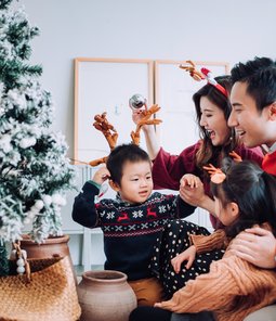 Insurance Hunter shares inclusive holiday wishes, recognizing that Canadians celebrate in many ways while coming together around connection, reflection, and safety.